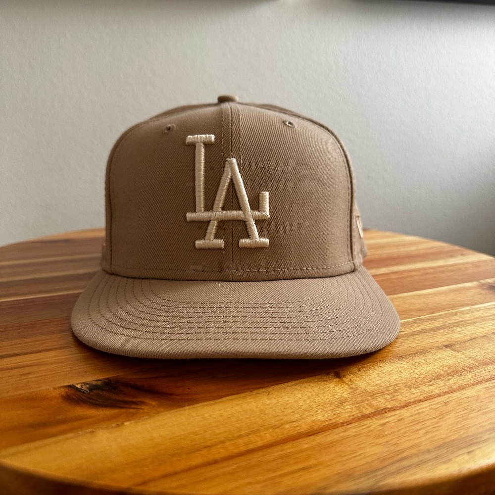 NEW ERA FITTED 7 1/2 - DODGERS - HAT CLUB EXCLUSIVE- peach under brim fitted
